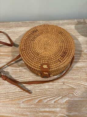Source Unknown Round Woven Straw Crossbody Bag in Brown